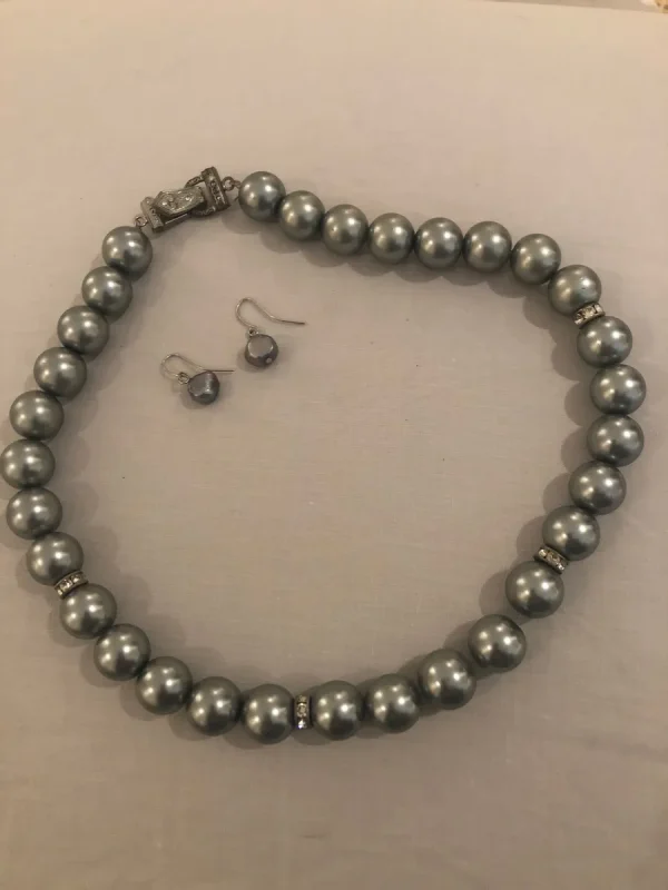 Elegant Silver Pearl Necklace Set